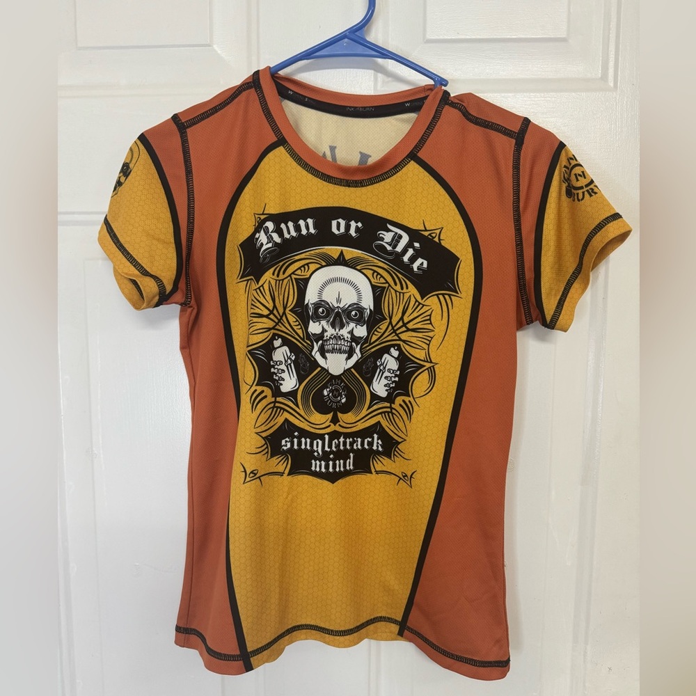 INKnBUrN Run or Die vintage tech tee size small